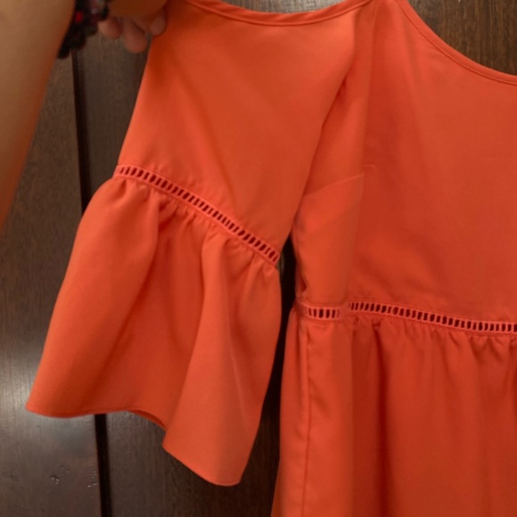 1. STATE Orange flouncy cold shoulder sleeve top - Picture 3 of 9